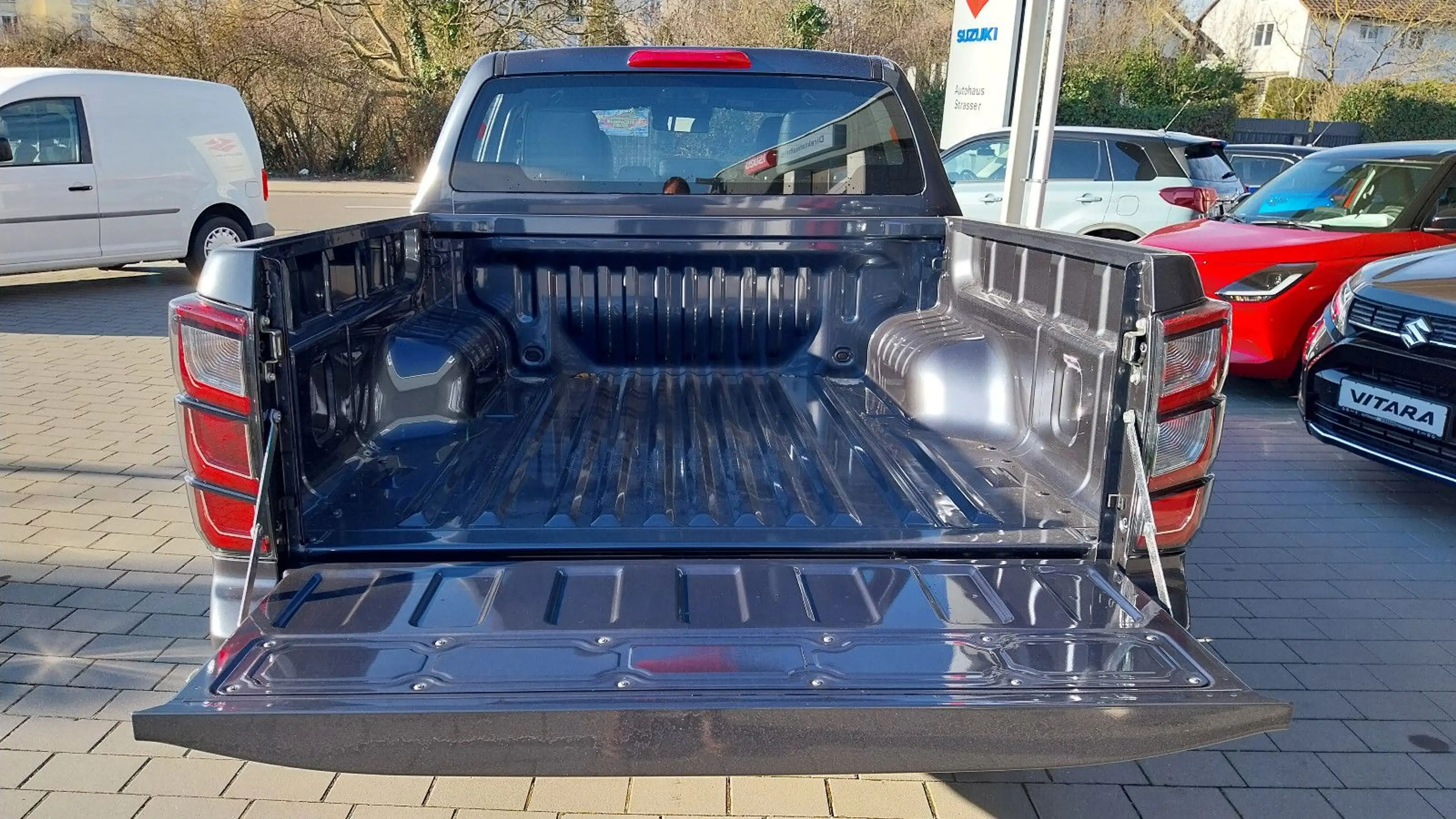 Isuzu D-Max Double Cab 4x4 LSE A/T Facelift 2025 — photo 5