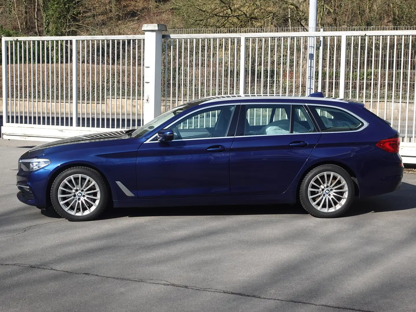 BMW 540 540 d xDrive Leder Navi LED Standheizung 1.Hand Blau - 2
