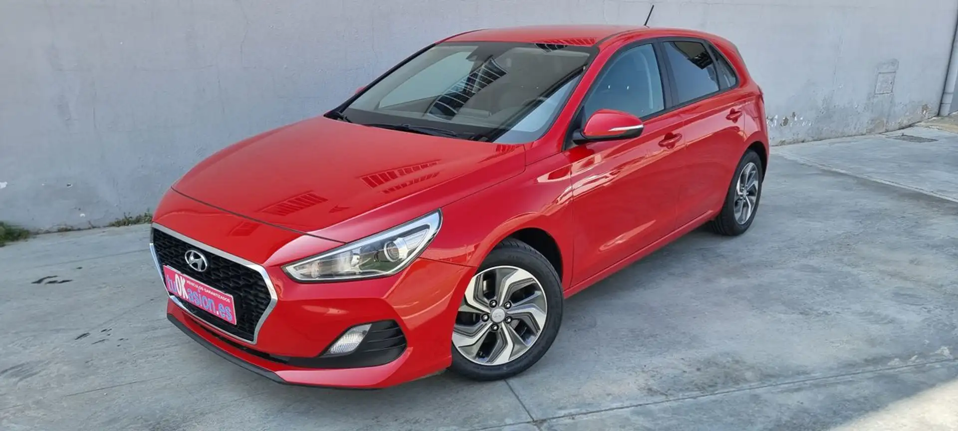 Hyundai i30 1.6CRDi Klass 95 Rojo - 1
