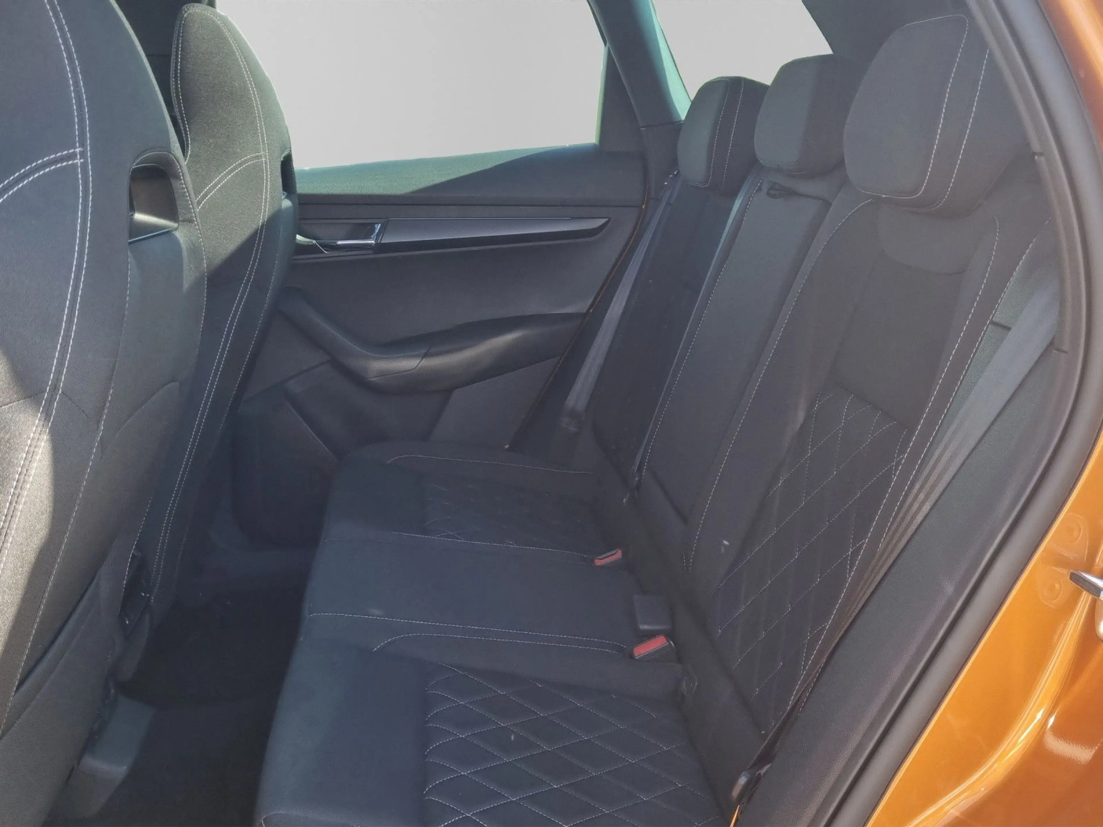 Skoda Karoq Sportline 4x4 2,0 TSI DSG Navi ACC 360° — photo 12