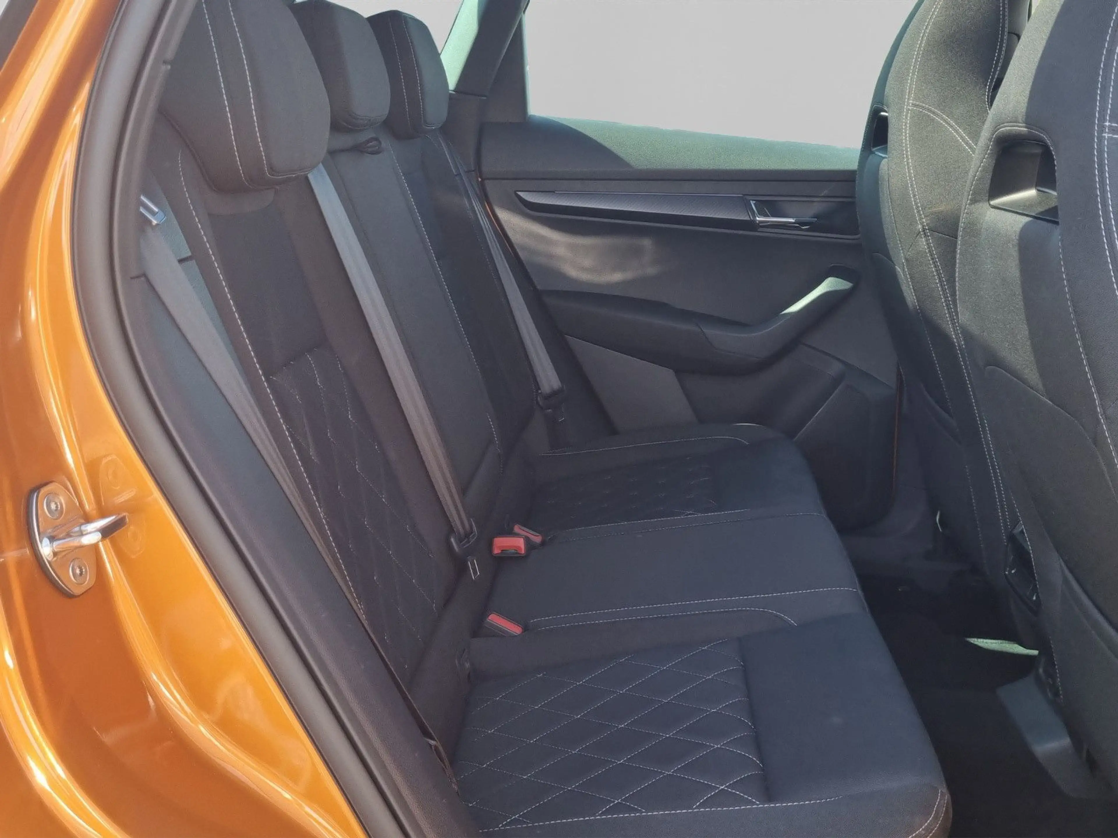 Skoda Karoq Sportline 4x4 2,0 TSI DSG Navi ACC 360° — photo 14