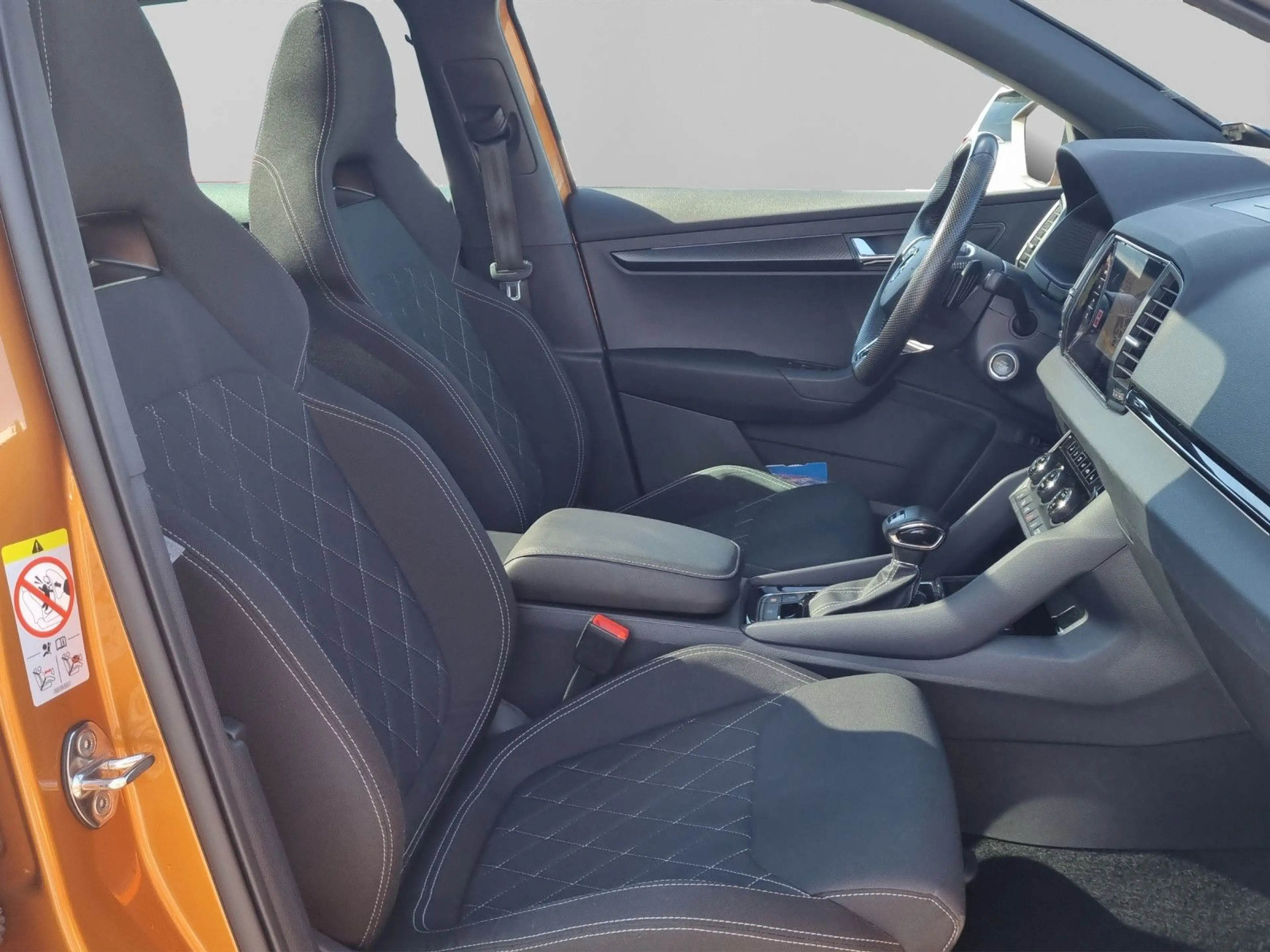 Skoda Karoq Sportline 4x4 2,0 TSI DSG Navi ACC 360° — photo 11