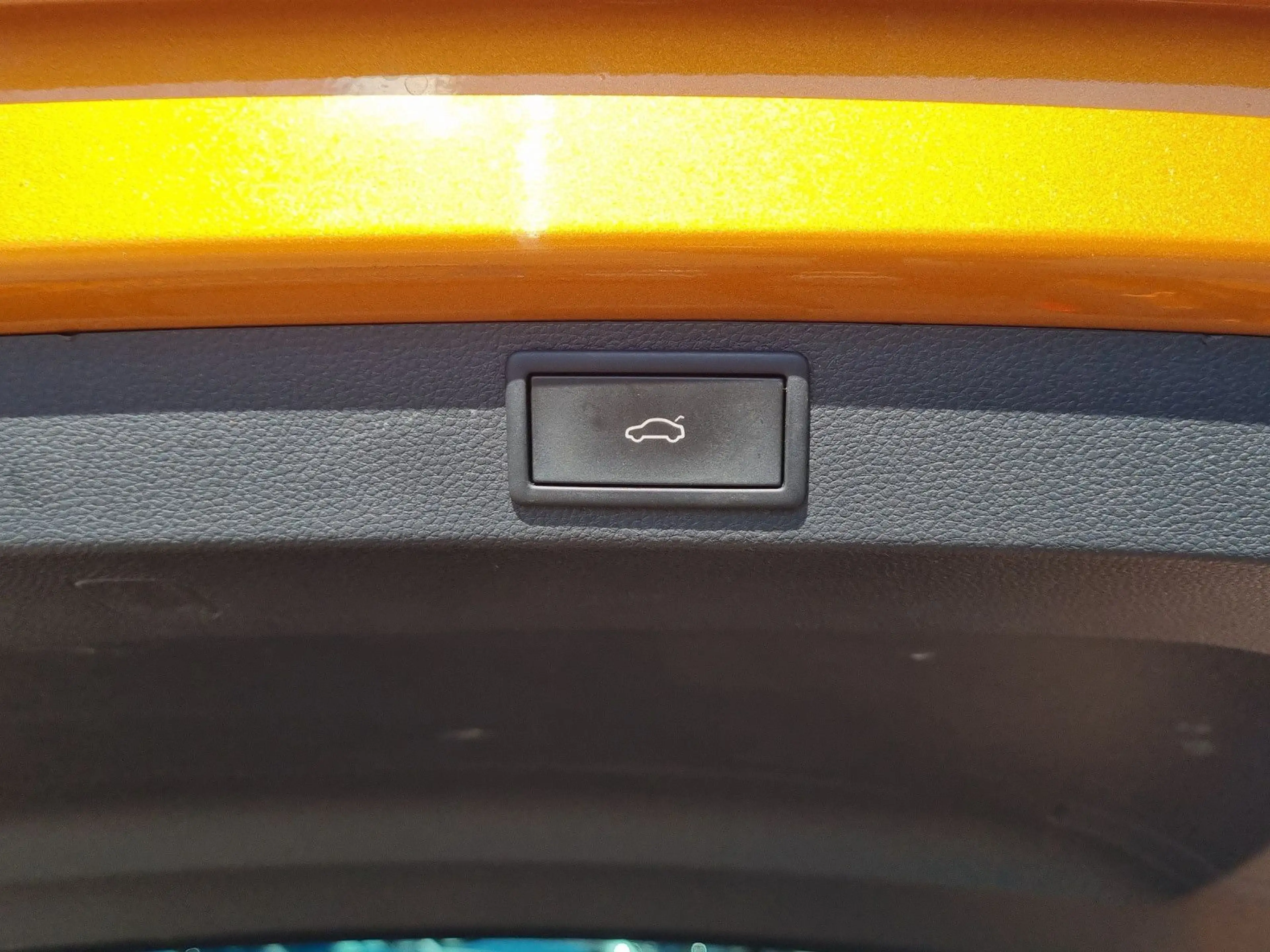 Skoda Karoq Sportline 4x4 2,0 TSI DSG Navi ACC 360° — photo 15