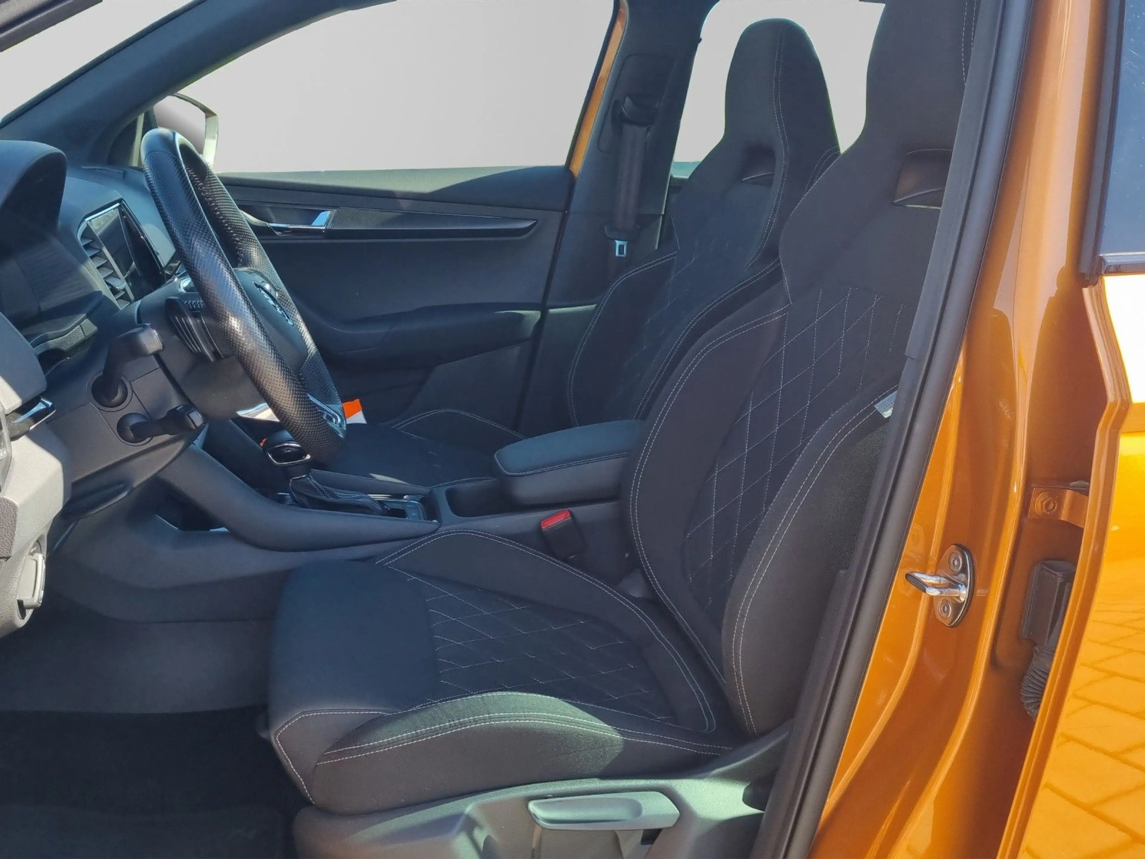 Skoda Karoq Sportline 4x4 2,0 TSI DSG Navi ACC 360° — photo 9