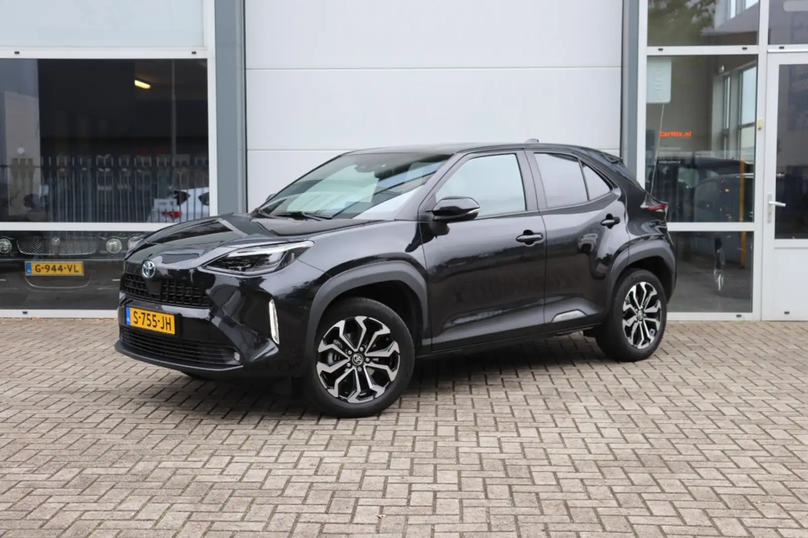 Toyota Yaris Cross 1.5 HYBRID EXPLORE/STUUR.VERW/CLIMA/ADAP.CRUISE/LA Noir - 1
