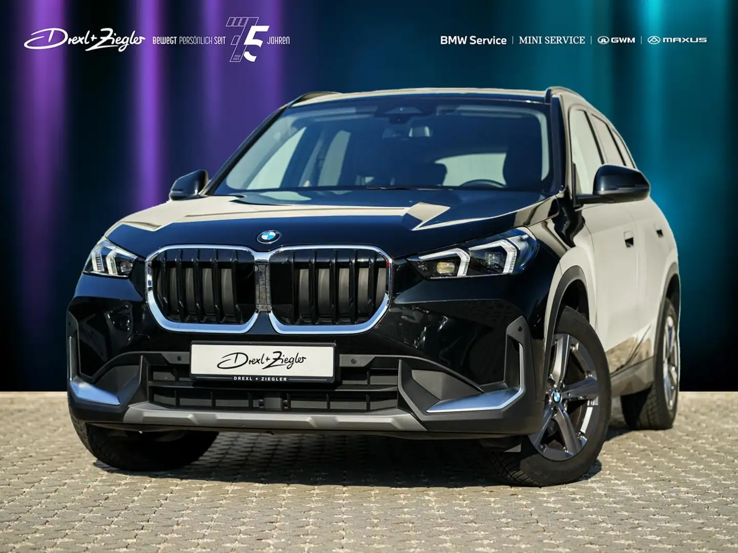 BMW X1 sDrive18d AHK AdLED PanoDach Travel+PremPaket Zwart - 1