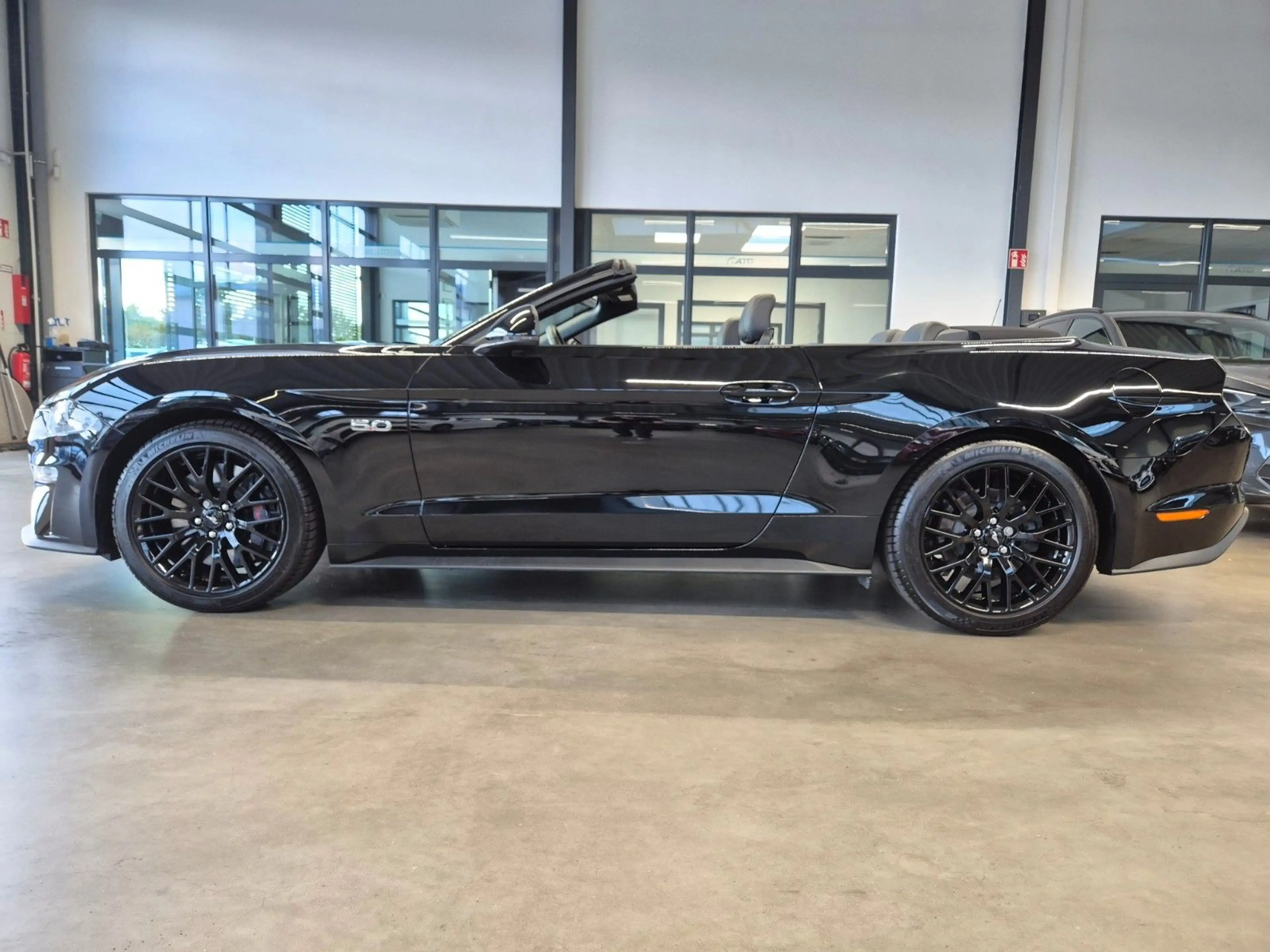 Ford Mustang MUSTANG GT 5.0 CABRIO SCHALTER LEDER B&O DEUTSCH — photo 8