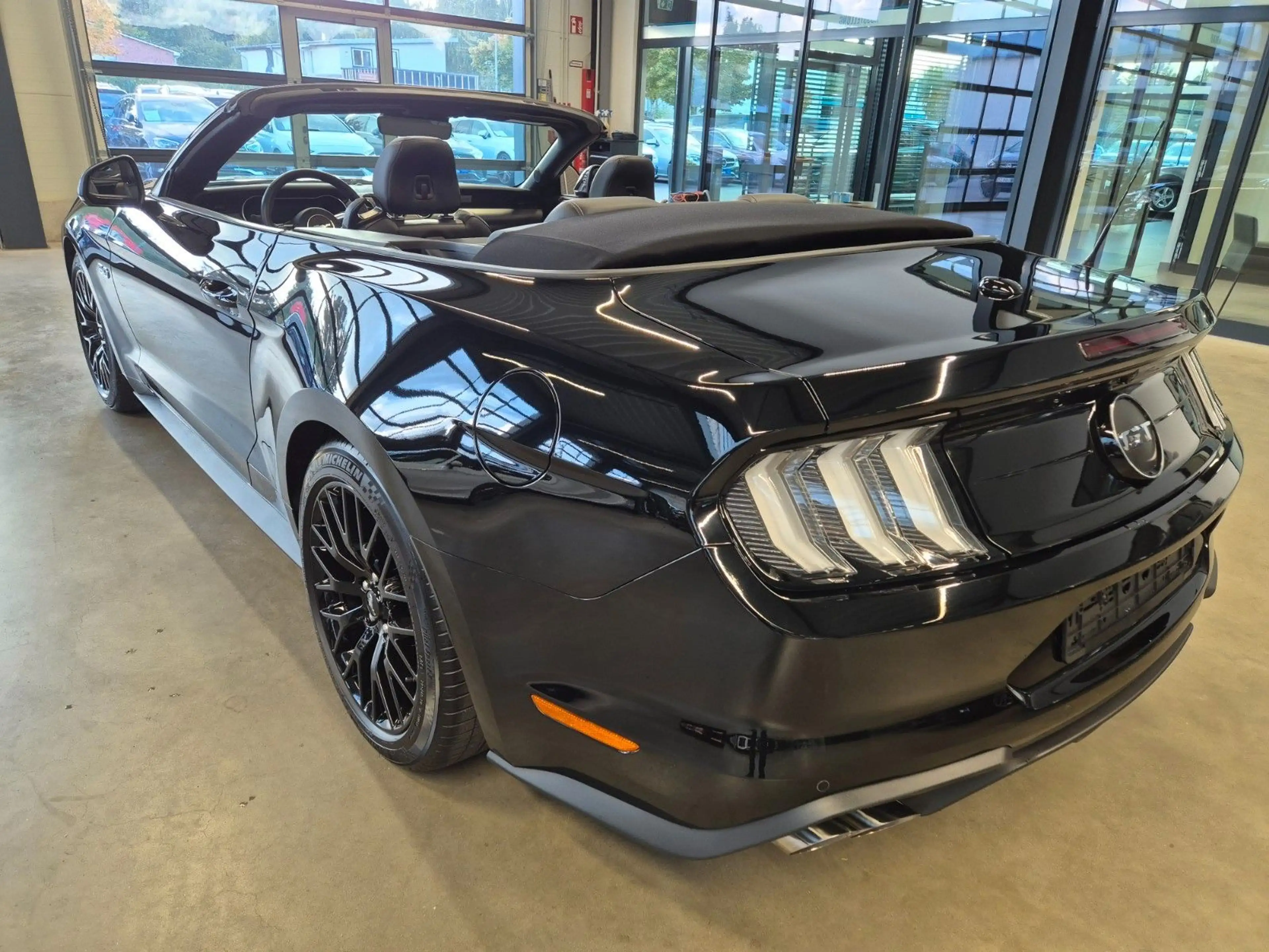 Ford Mustang MUSTANG GT 5.0 CABRIO SCHALTER LEDER B&O DEUTSCH — photo 7