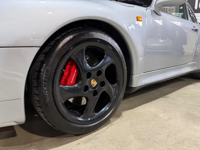 Porsche 911 view 8