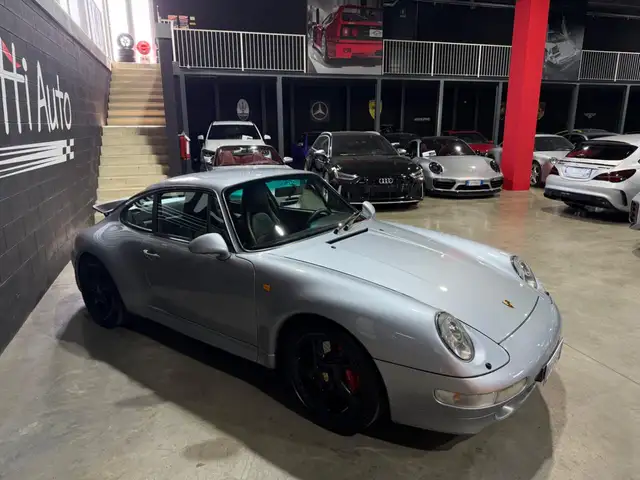 Porsche 911 view 3