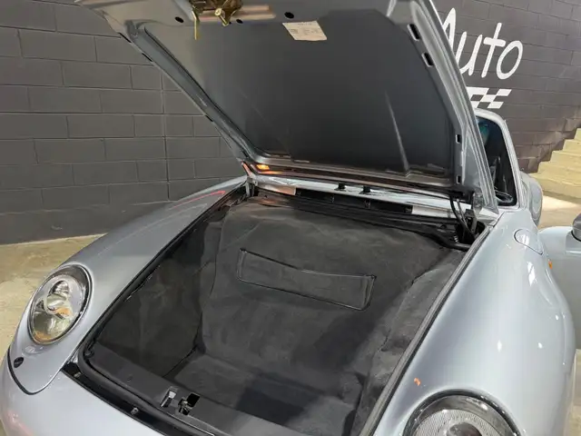 Porsche 911 view 14