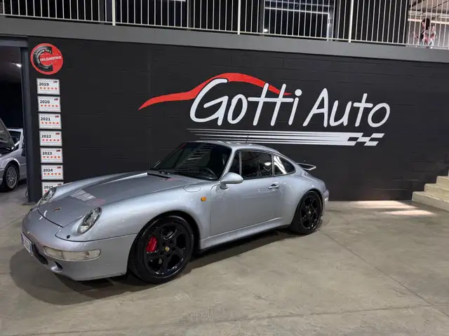 Porsche 911 view 2