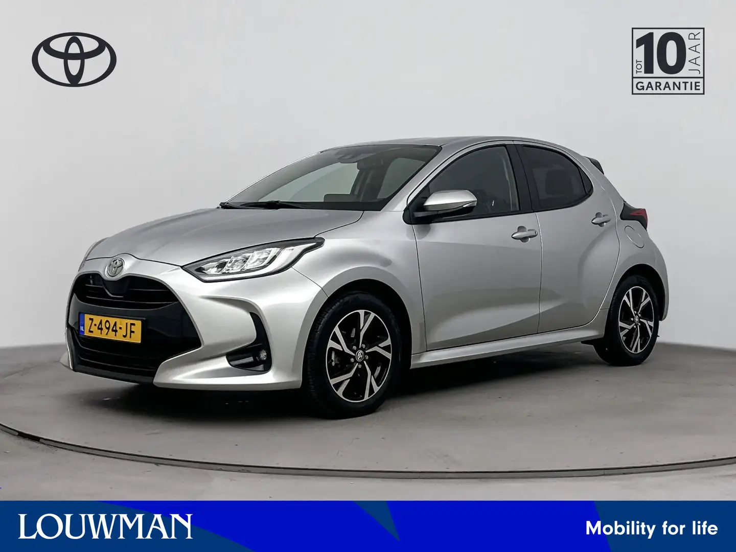 Toyota Yaris 1.5 VVT-i First Edition | LM velgen | Apple Carpla Grijs - 1