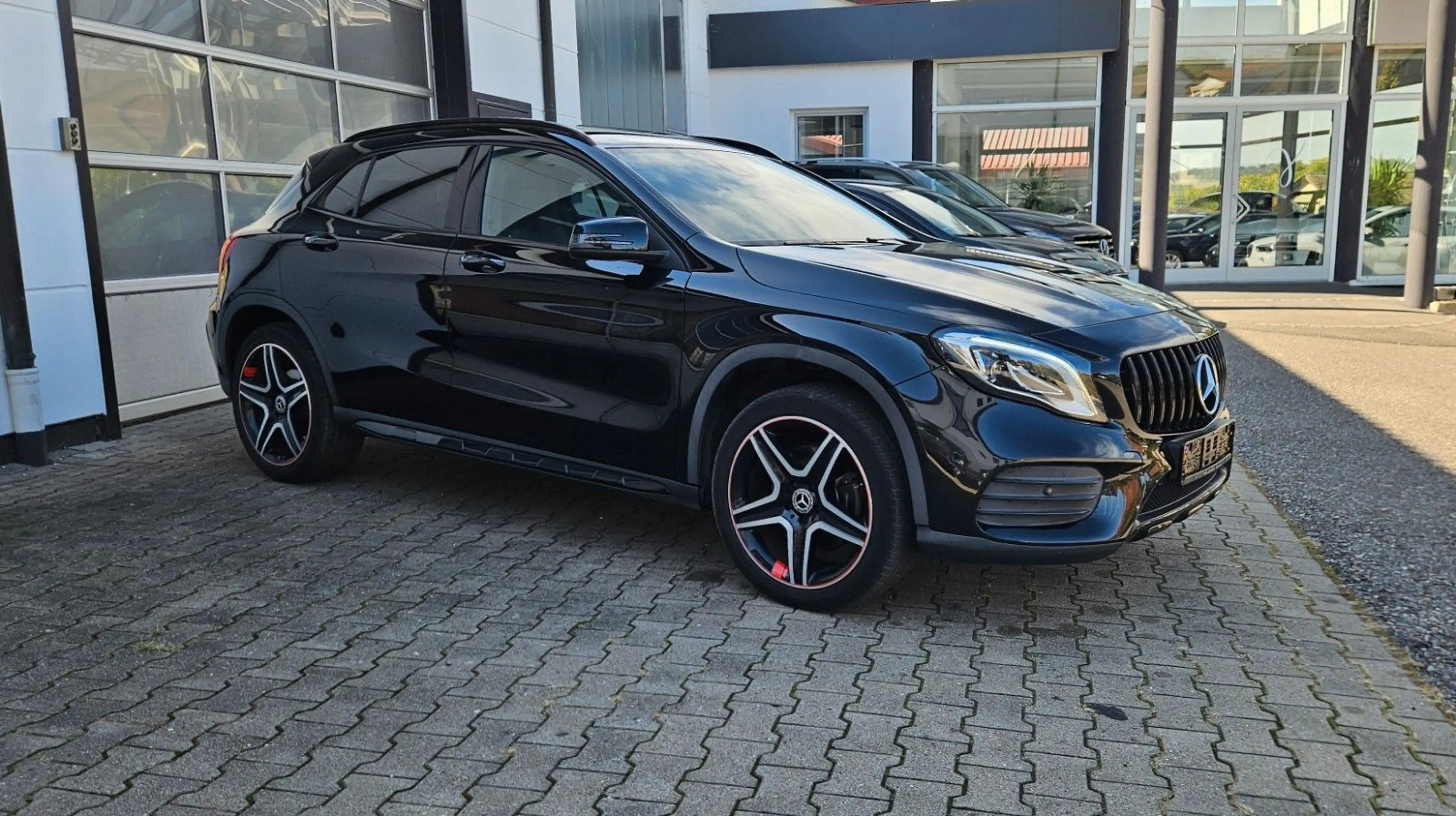 Mercedes-Benz GLA 250 AMG Line *Night*Kamera*h&k*Carbon* — photo 6