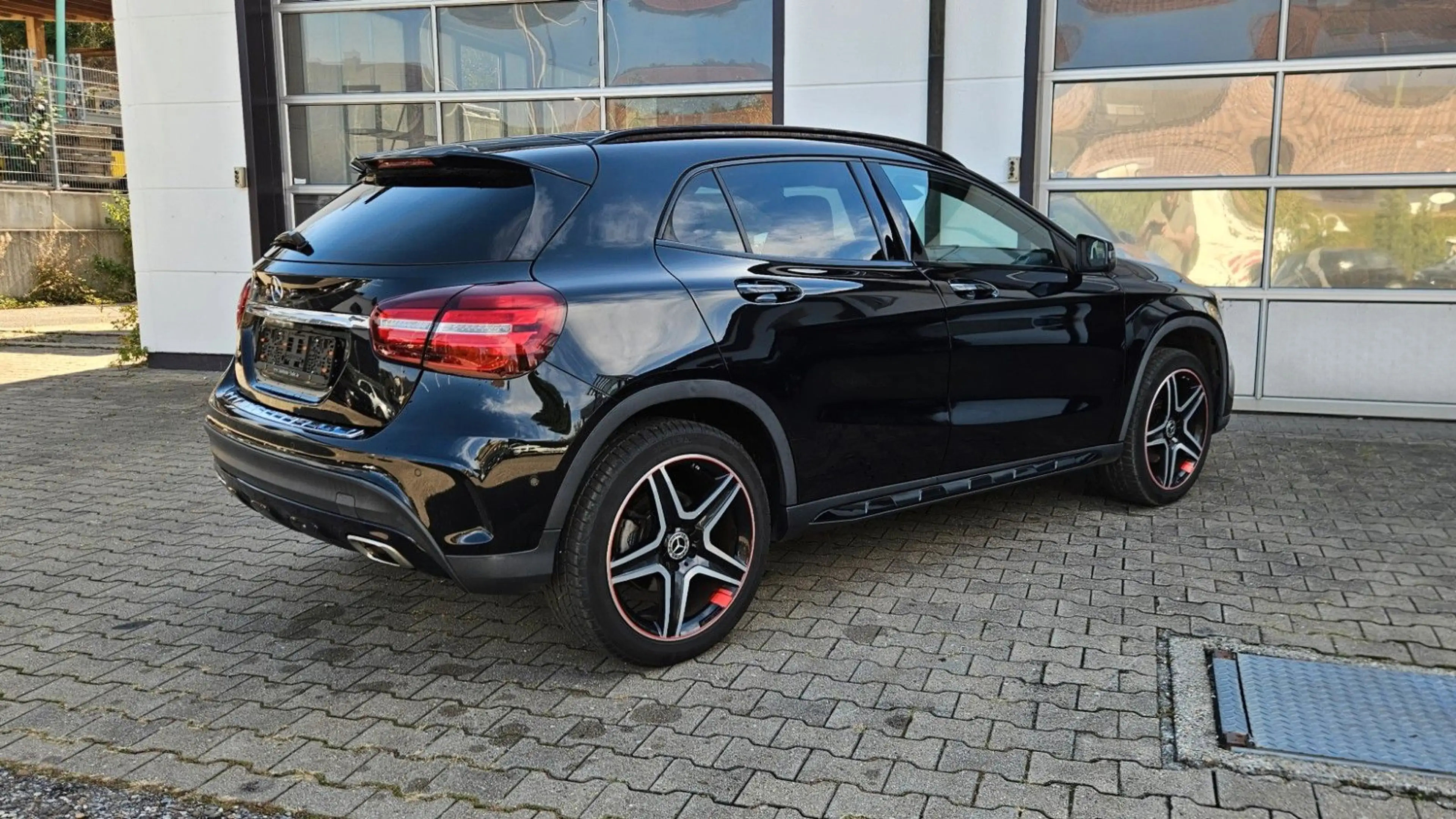 Mercedes-Benz GLA 250 AMG Line *Night*Kamera*h&k*Carbon* — photo 7
