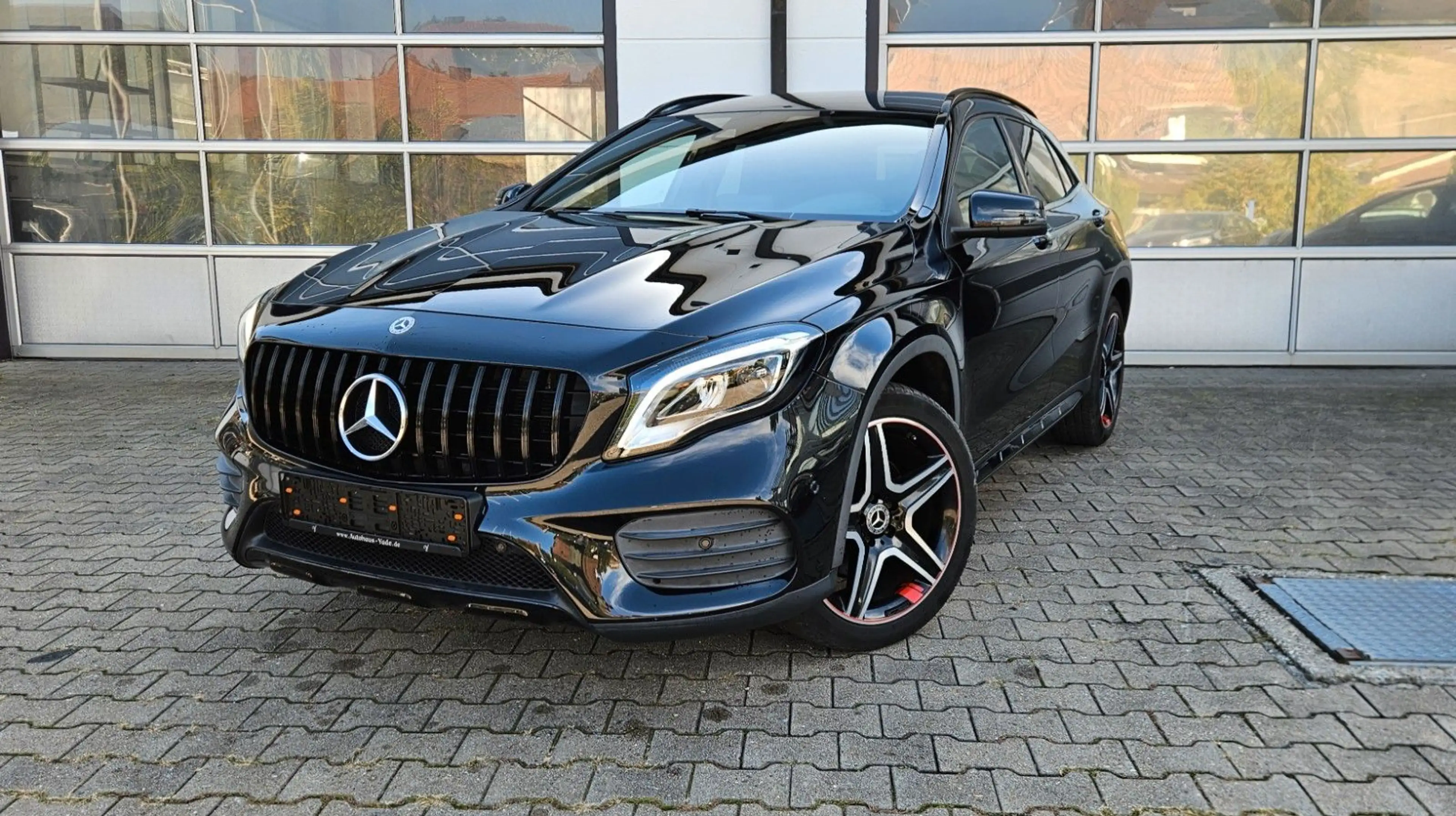 Mercedes-Benz GLA 250 AMG Line *Night*Kamera*h&k*Carbon*