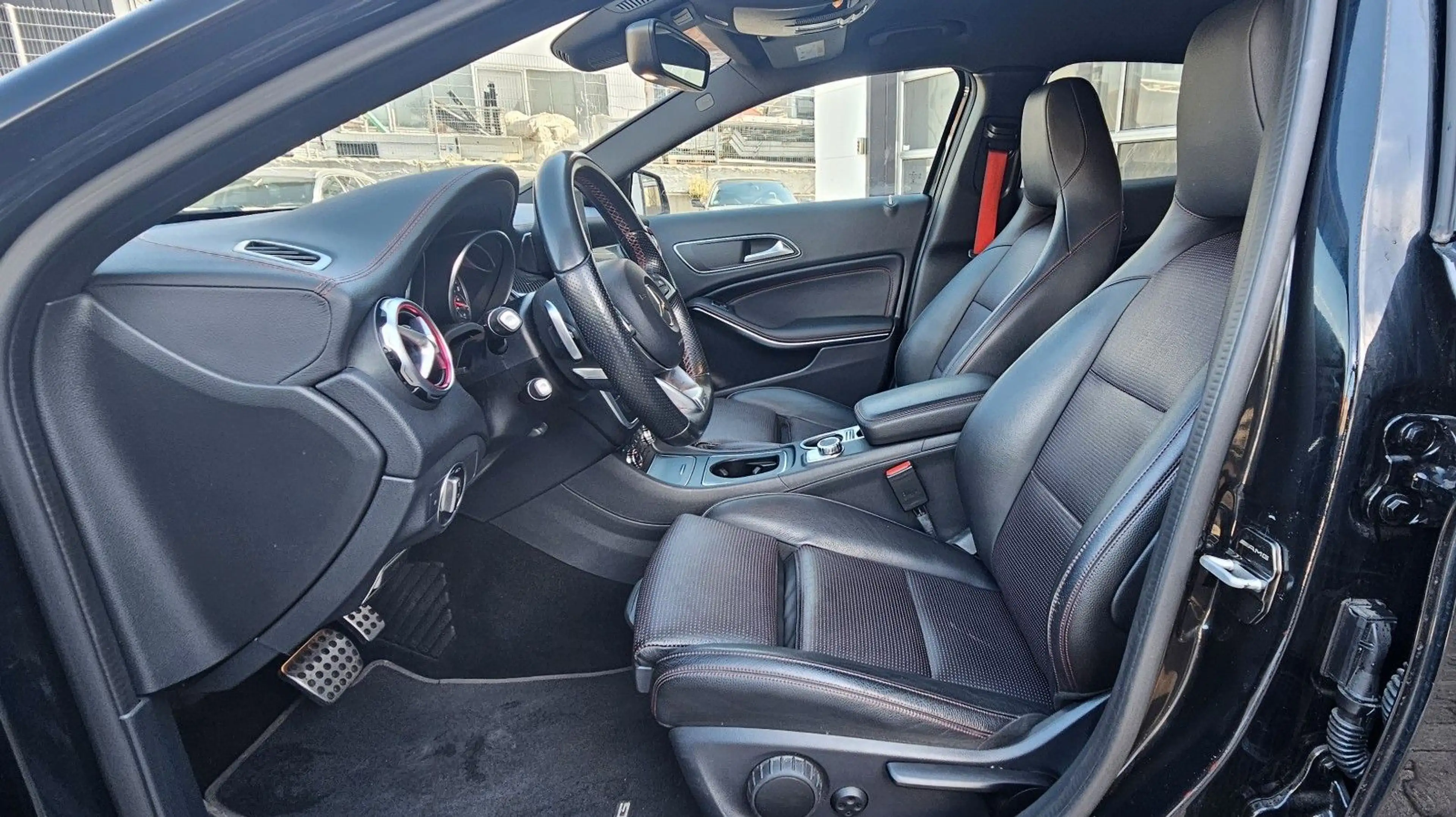 Mercedes-Benz GLA 250 AMG Line *Night*Kamera*h&k*Carbon* — photo 12