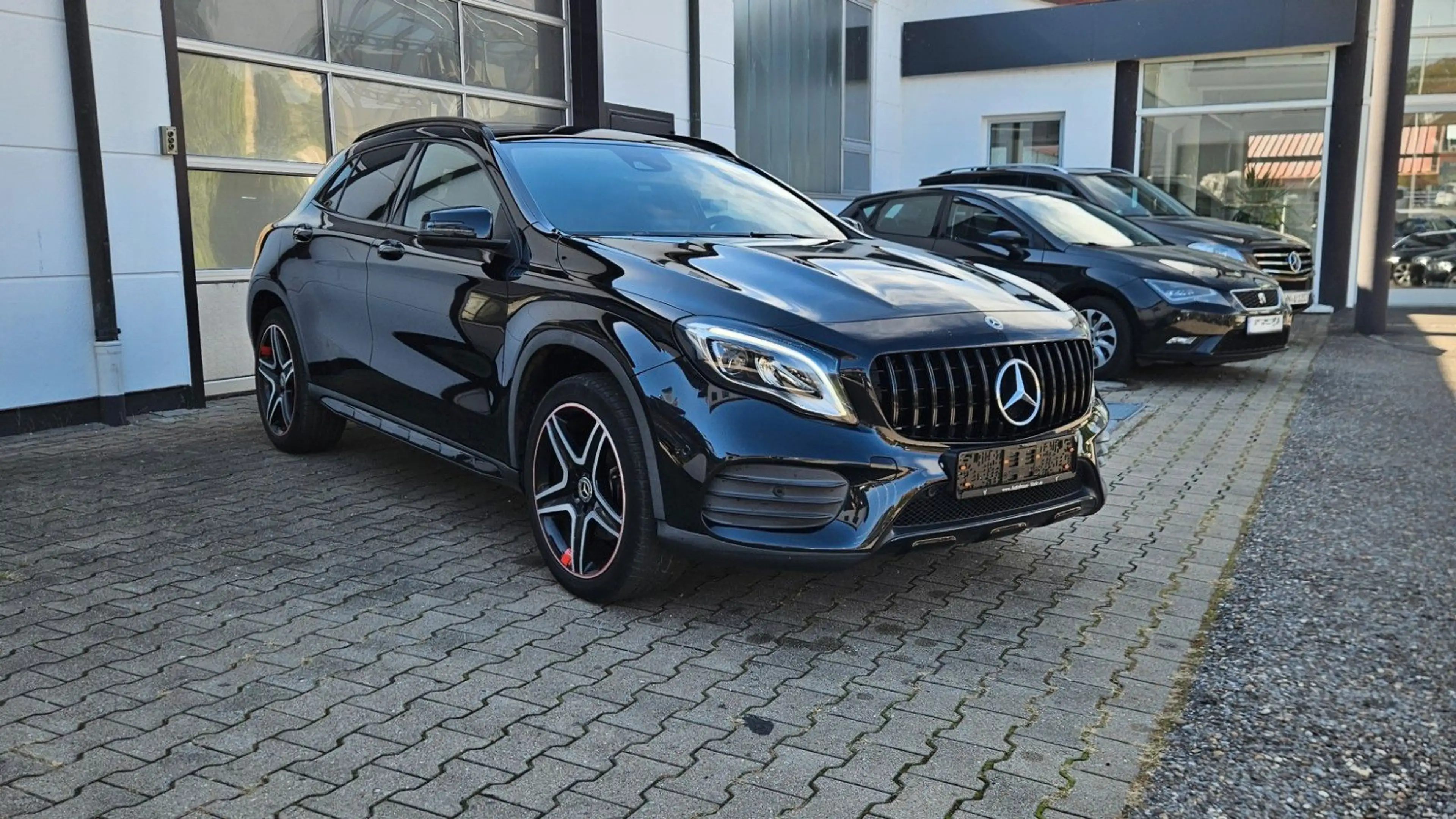 Mercedes-Benz GLA 250 AMG Line *Night*Kamera*h&k*Carbon* — photo 5