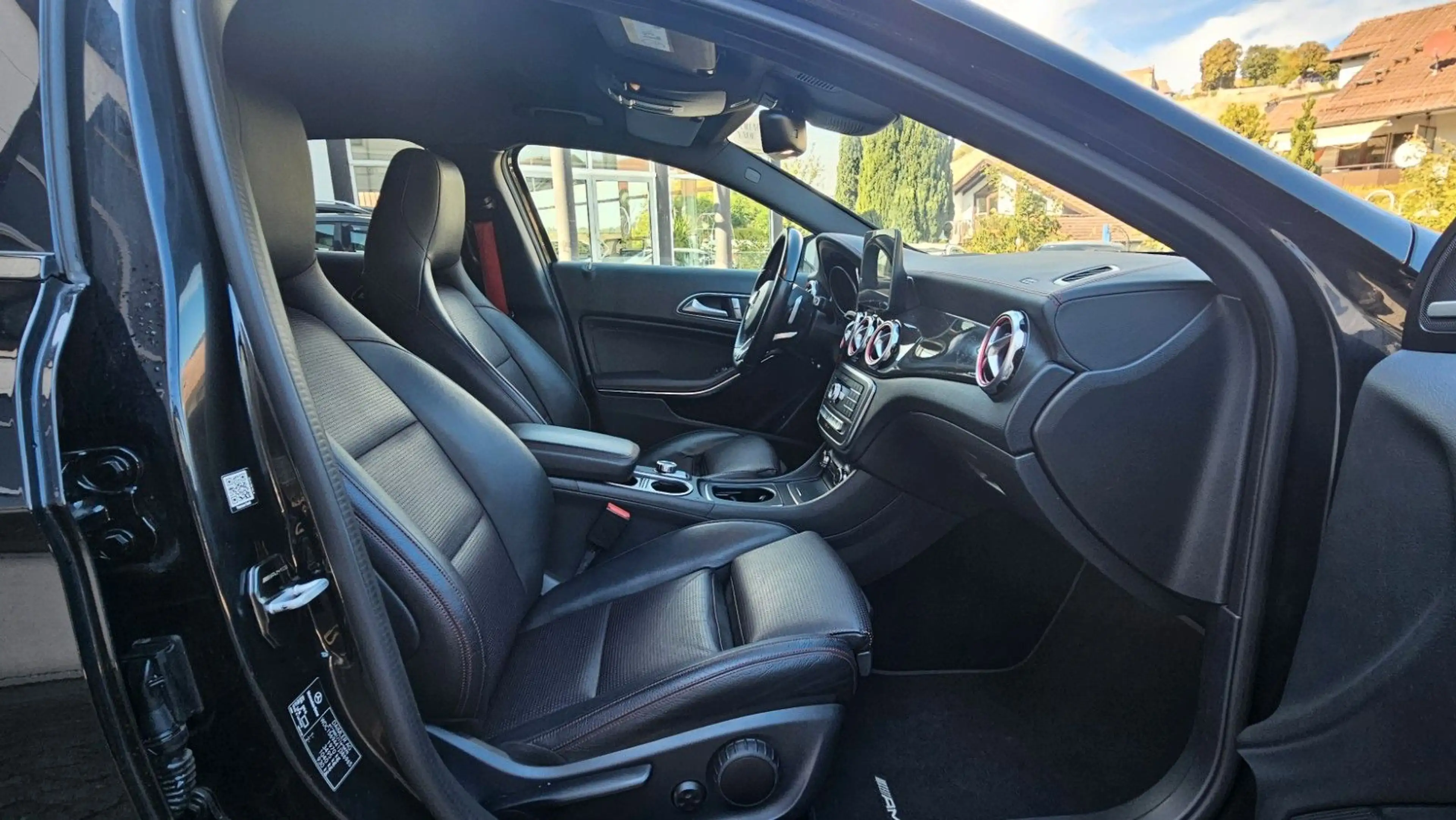 Mercedes-Benz GLA 250 AMG Line *Night*Kamera*h&k*Carbon* — photo 13