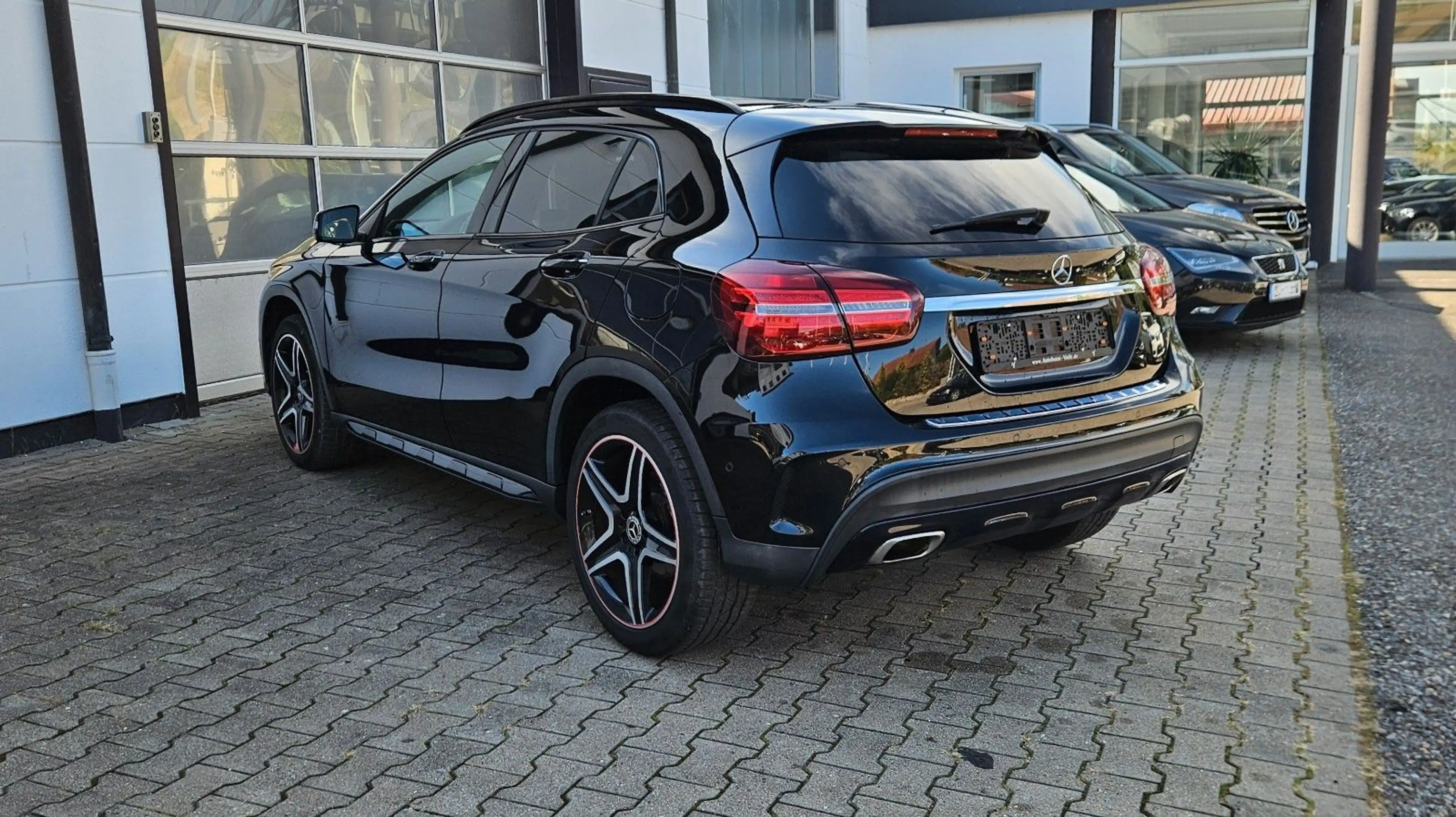 Mercedes-Benz GLA 250 AMG Line *Night*Kamera*h&k*Carbon* — photo 10