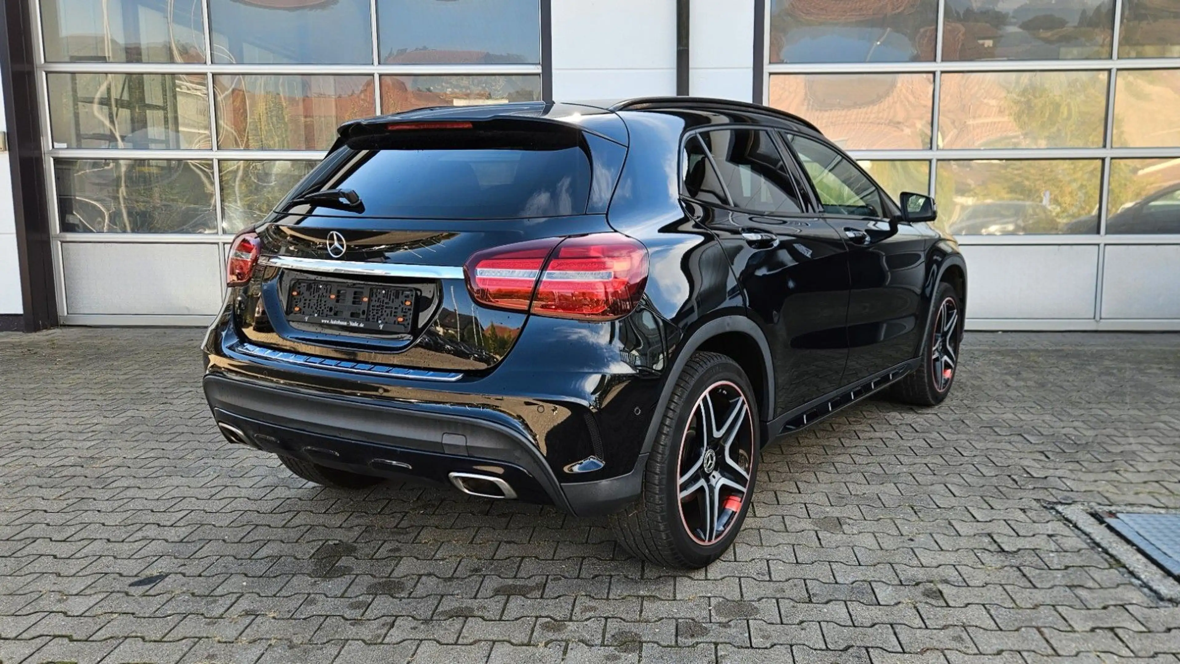 Mercedes-Benz GLA 250 AMG Line *Night*Kamera*h&k*Carbon* — photo 8