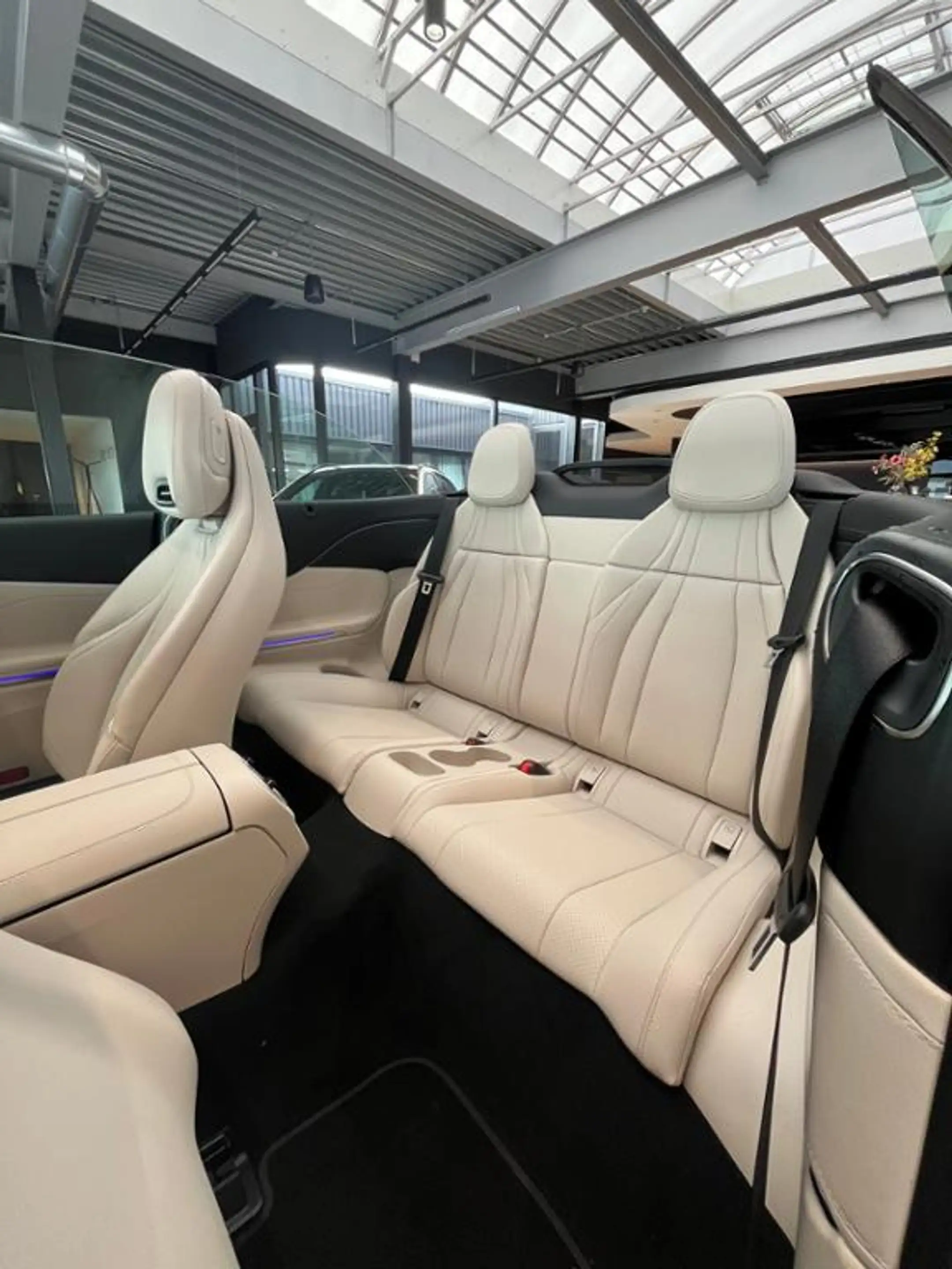 Mercedes-Benz CLE 180 Cabrio AMG+AHK+20"+AIRSCARF+AIRCAP+360°+ — photo 5