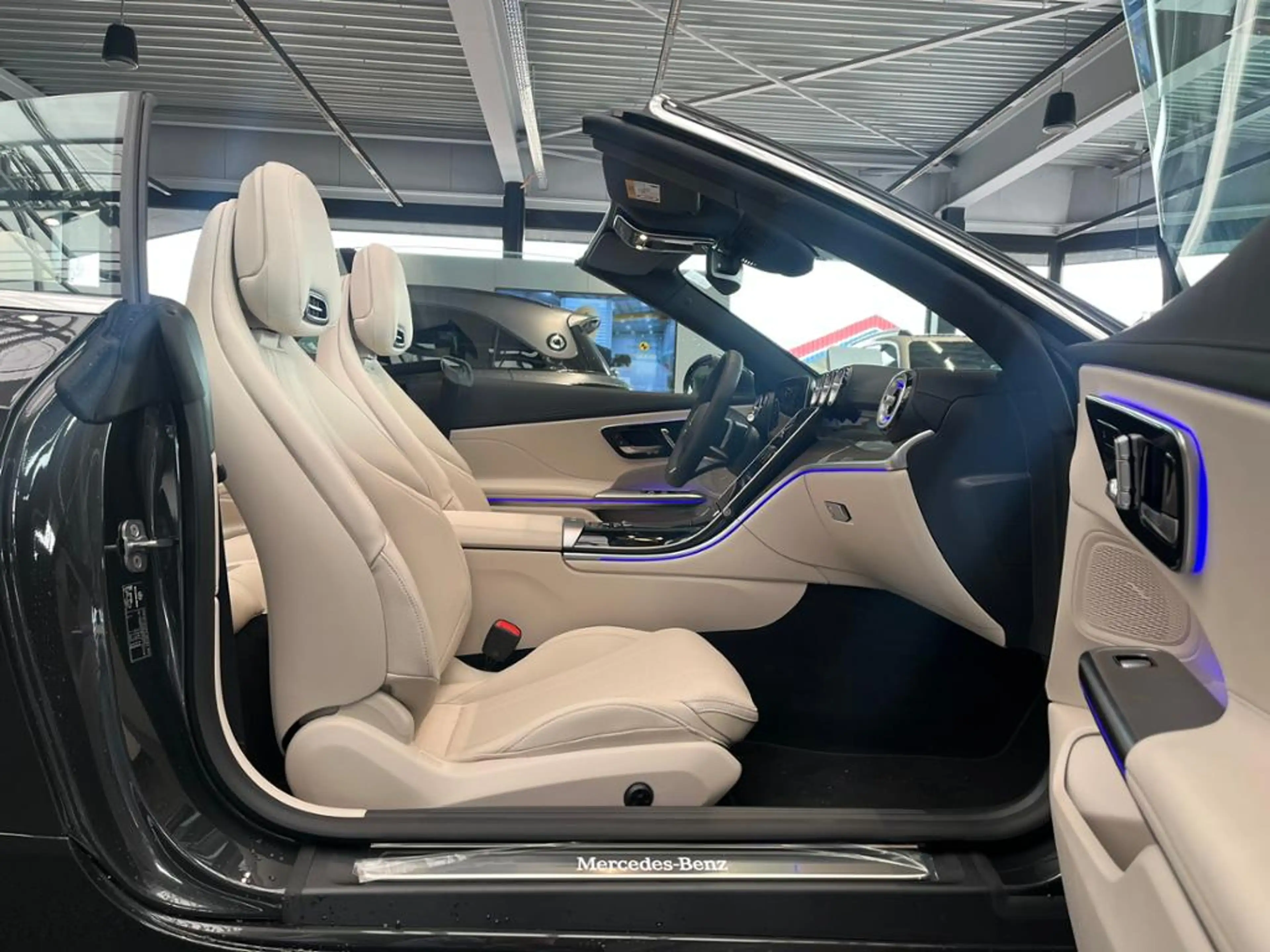 Mercedes-Benz CLE 180 Cabrio AMG+AHK+20"+AIRSCARF+AIRCAP+360°+ — photo 11