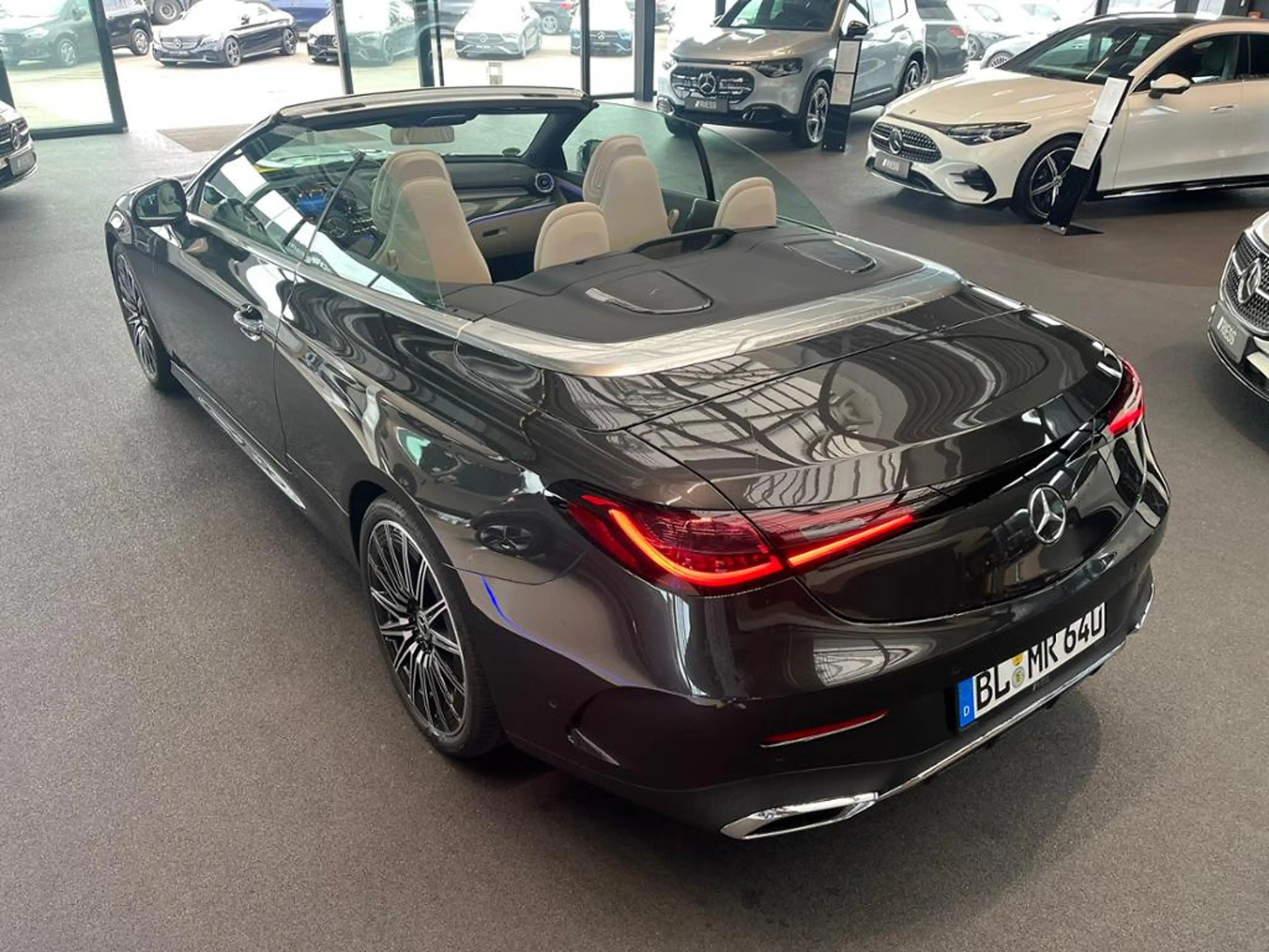 Mercedes-Benz CLE 180 Cabrio AMG+AHK+20"+AIRSCARF+AIRCAP+360°+ — photo 7