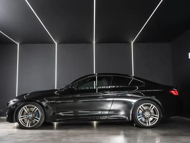 BMW M4 view 7
