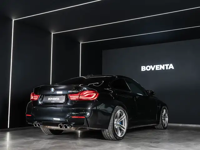 BMW M4 view 8