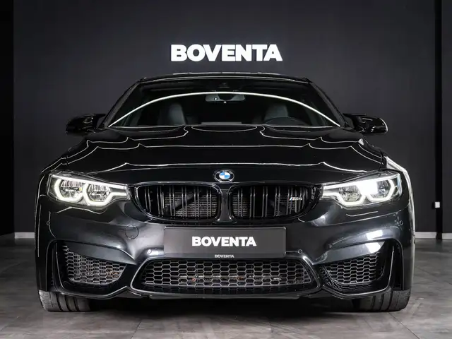 BMW M4 view 3