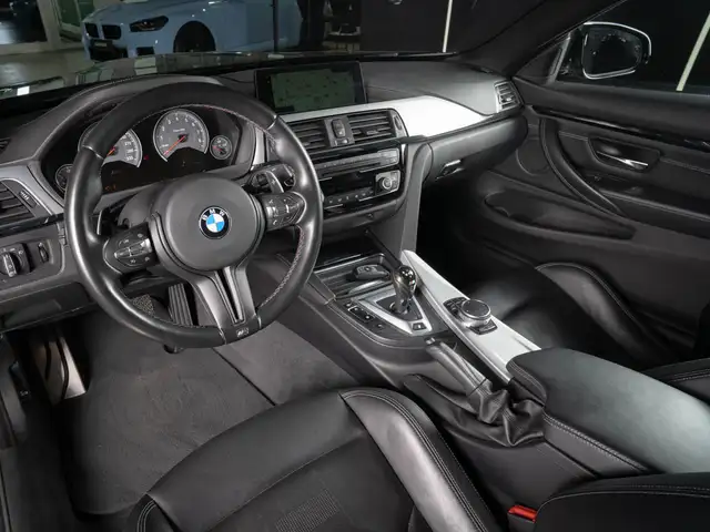 BMW M4 view 11