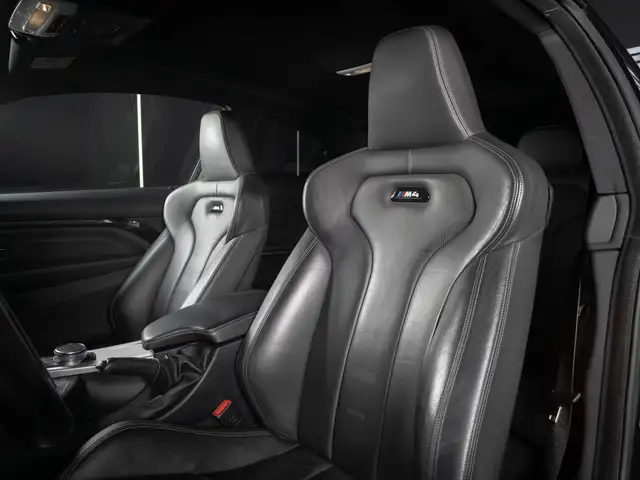 BMW M4 view 12