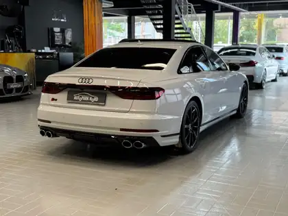 Annonce voiture d'occasion Audi S8 - CARADIZE