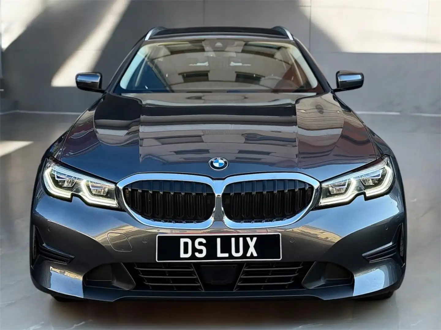 BMW 320 320d Touring xDrive Auto Laser Cocpit Grau - 2