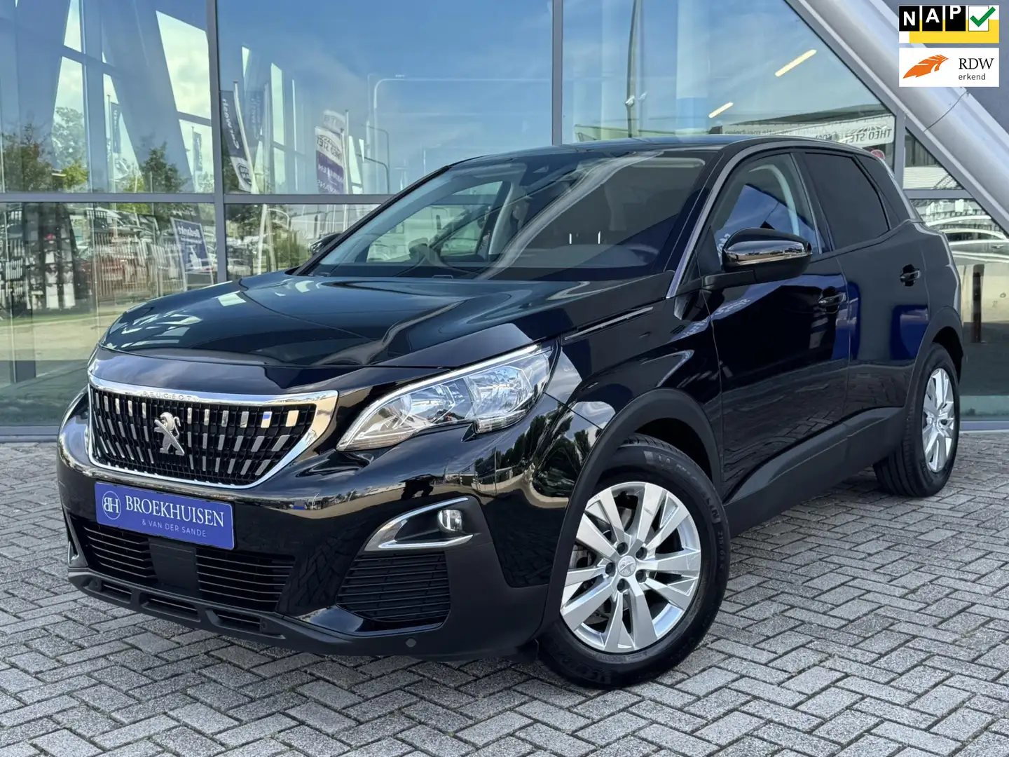 Peugeot 3008 1.2 PureTech Blue Lease Executive 131pk Automaat / Zwart - 1