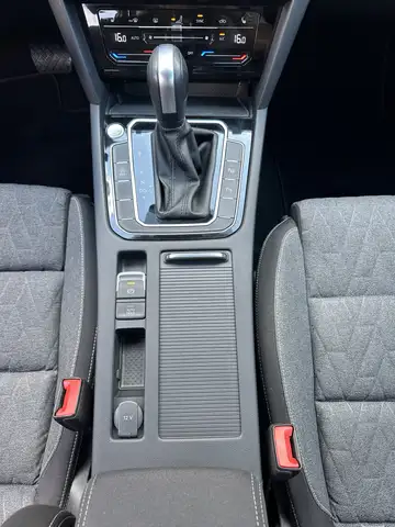Volkswagen Passat view 15