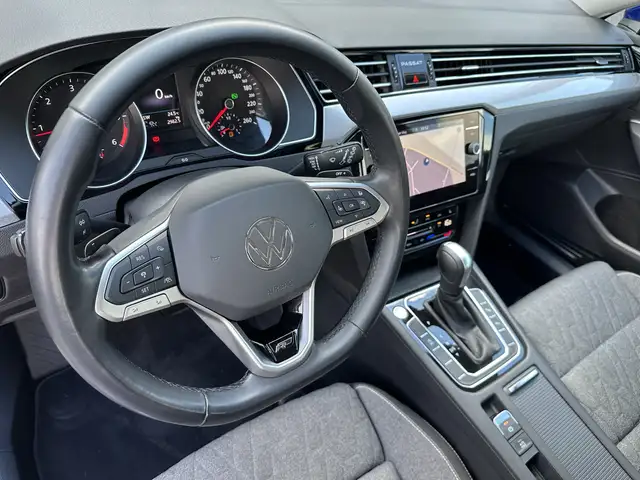 Volkswagen Passat view 7