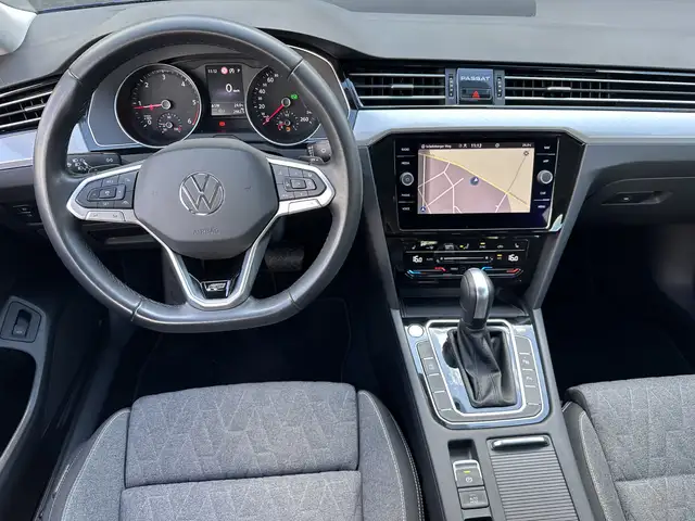 Volkswagen Passat view 11