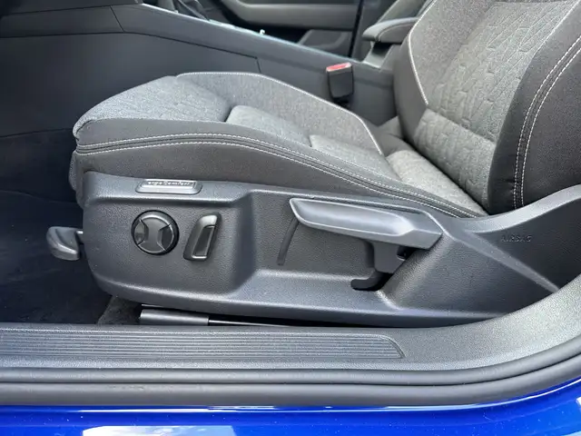 Volkswagen Passat view 8