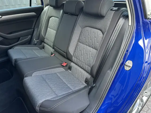 Volkswagen Passat view 10