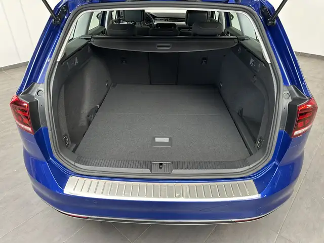 Volkswagen Passat view 6