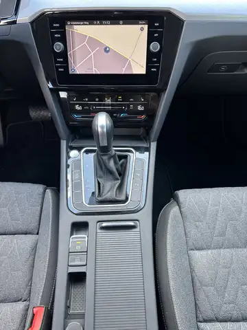 Volkswagen Passat view 14