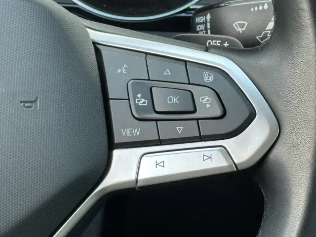 Volkswagen Passat view 13