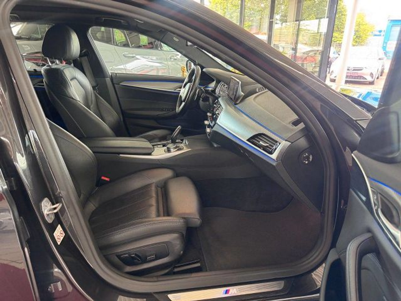 BMW 518 d M-Sport°LED°Navi°Panorama Glasdach° — photo 10