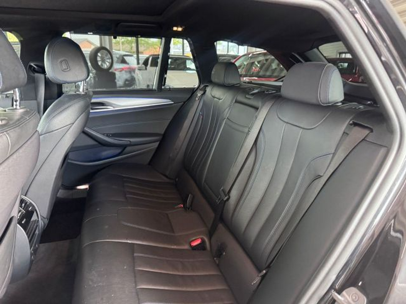 BMW 518 d M-Sport°LED°Navi°Panorama Glasdach° — photo 11