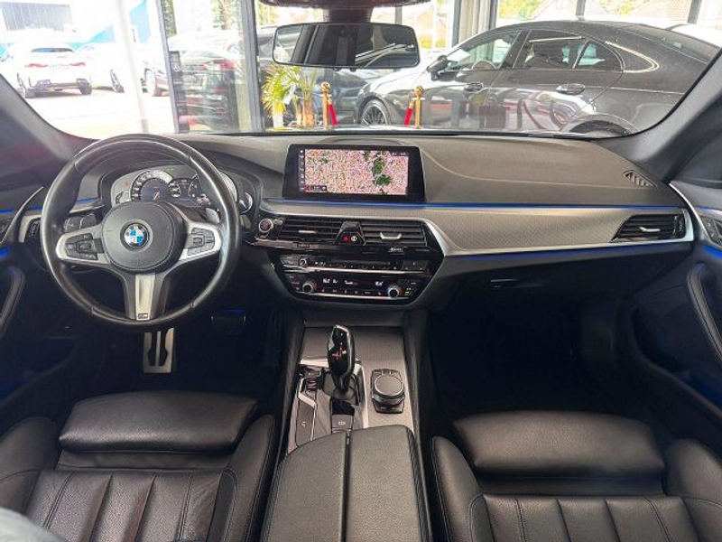 BMW 518 d M-Sport°LED°Navi°Panorama Glasdach° — photo 9