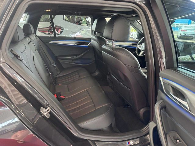 BMW 518 d M-Sport°LED°Navi°Panorama Glasdach° — photo 13