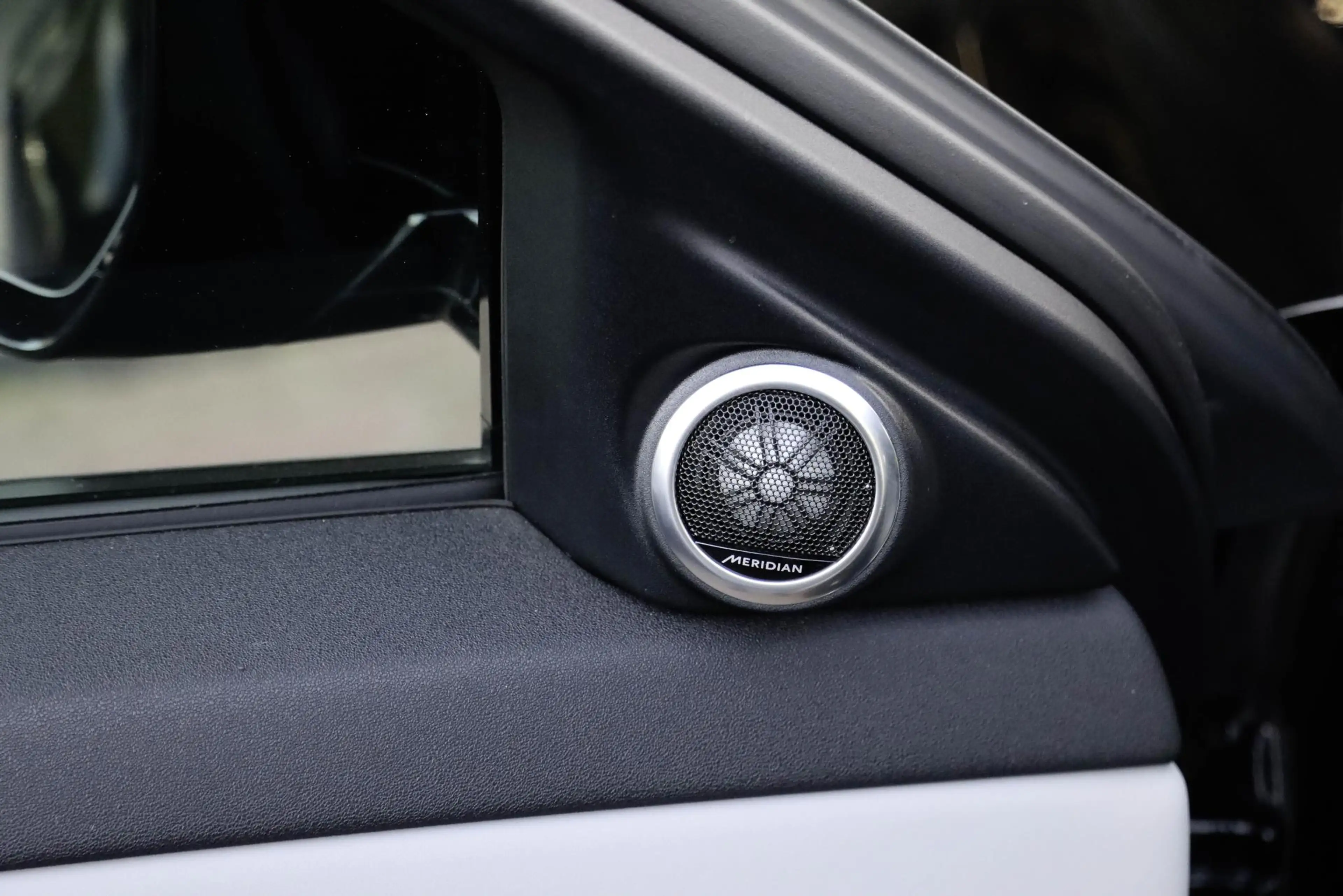 Land Rover Range Rover Evoque P300e PHEV AWD Panodak | Trekhaak | Head-up | Meri — photo 9