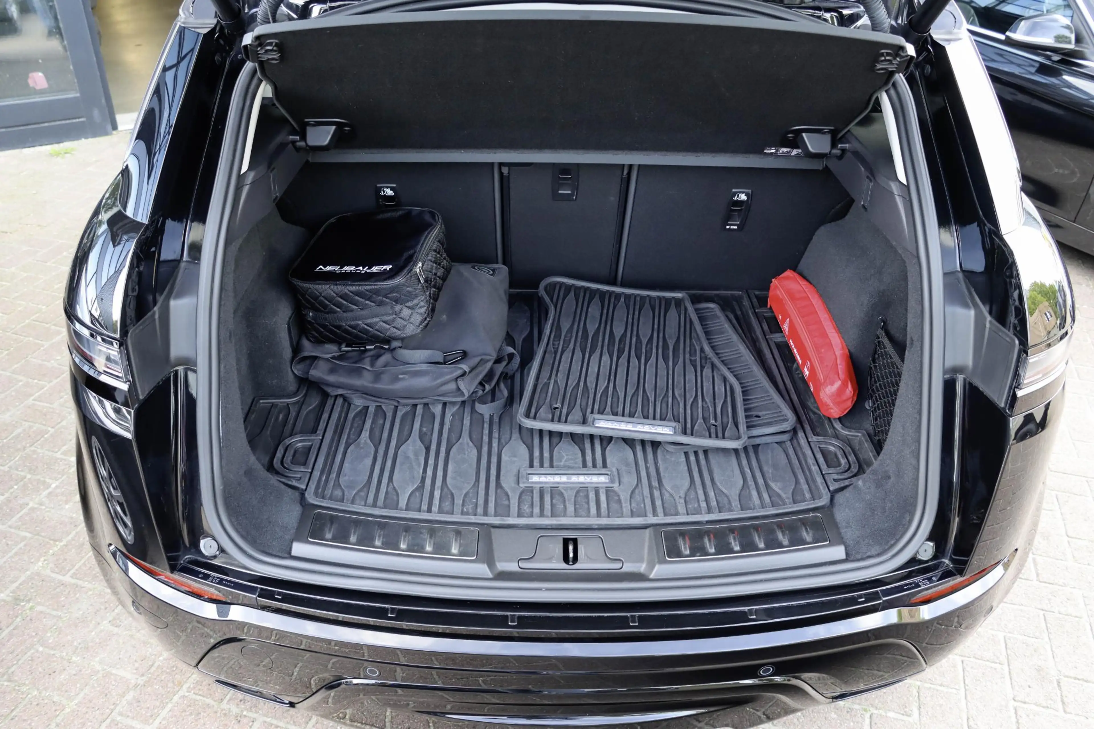 Land Rover Range Rover Evoque P300e PHEV AWD Panodak | Trekhaak | Head-up | Meri — photo 20
